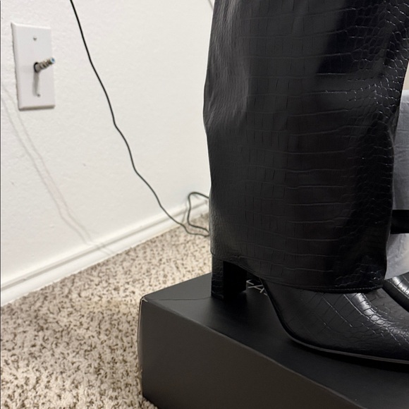 Black Croc-Embossed Pointed-Toe Mid-Calf Boots - Picture 4 of 5